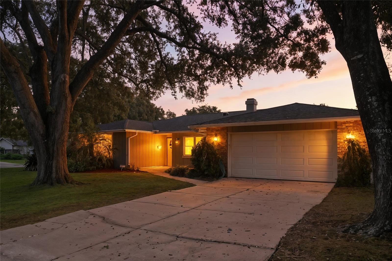 Image 6 of 49 For 8014 Laurel Tree Drive