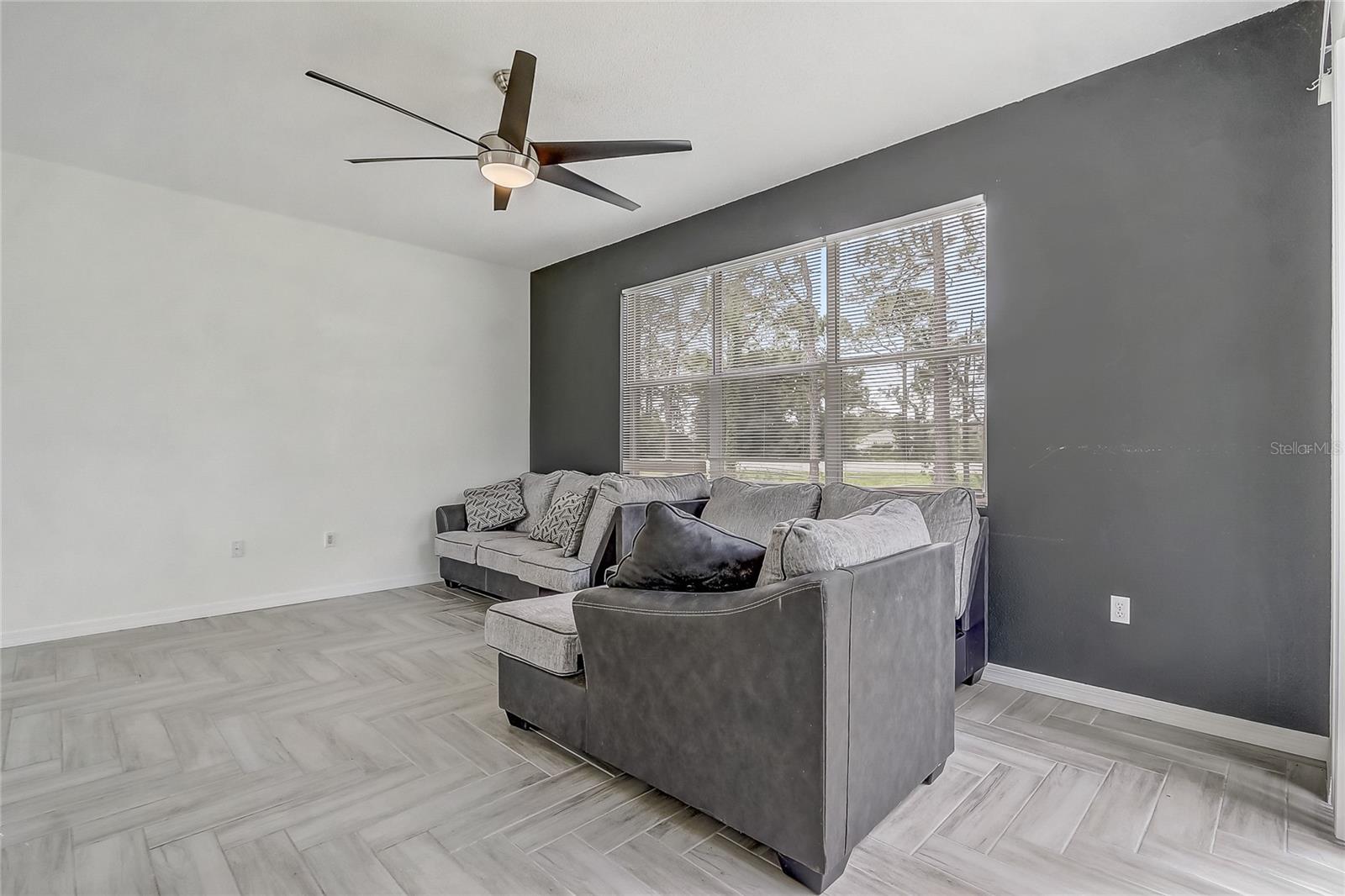 Image 11 of 40 For 1023 Embrun Court