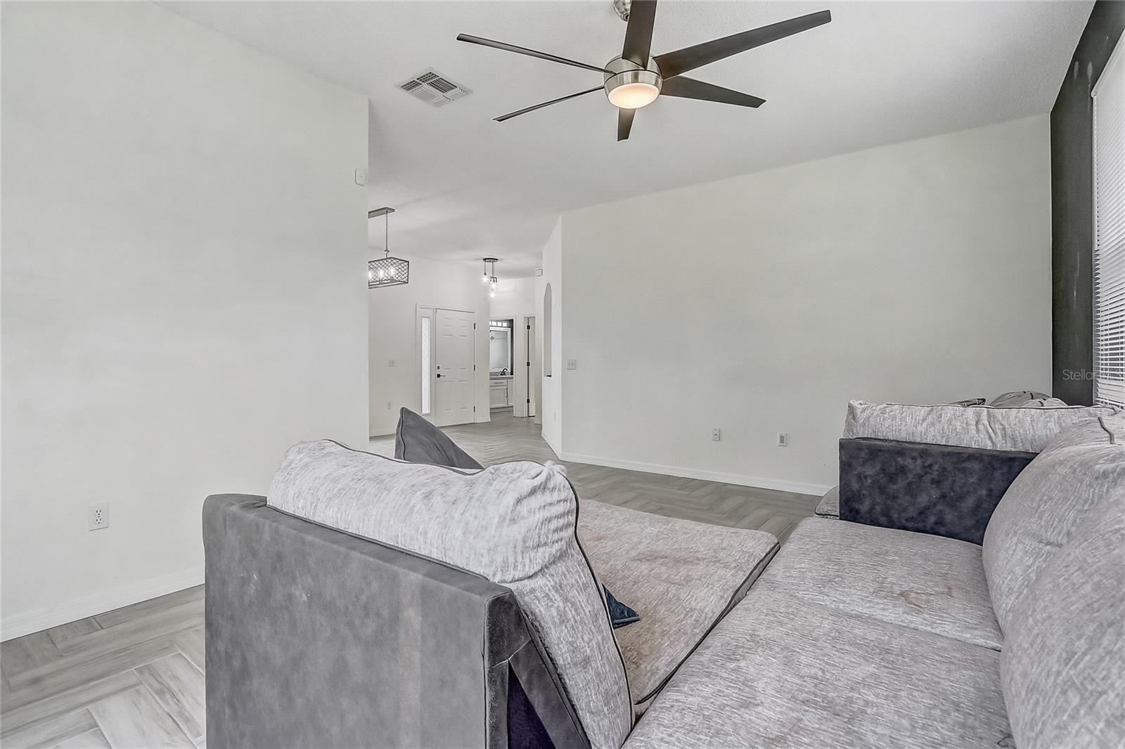 Image 12 of 40 For 1023 Embrun Court