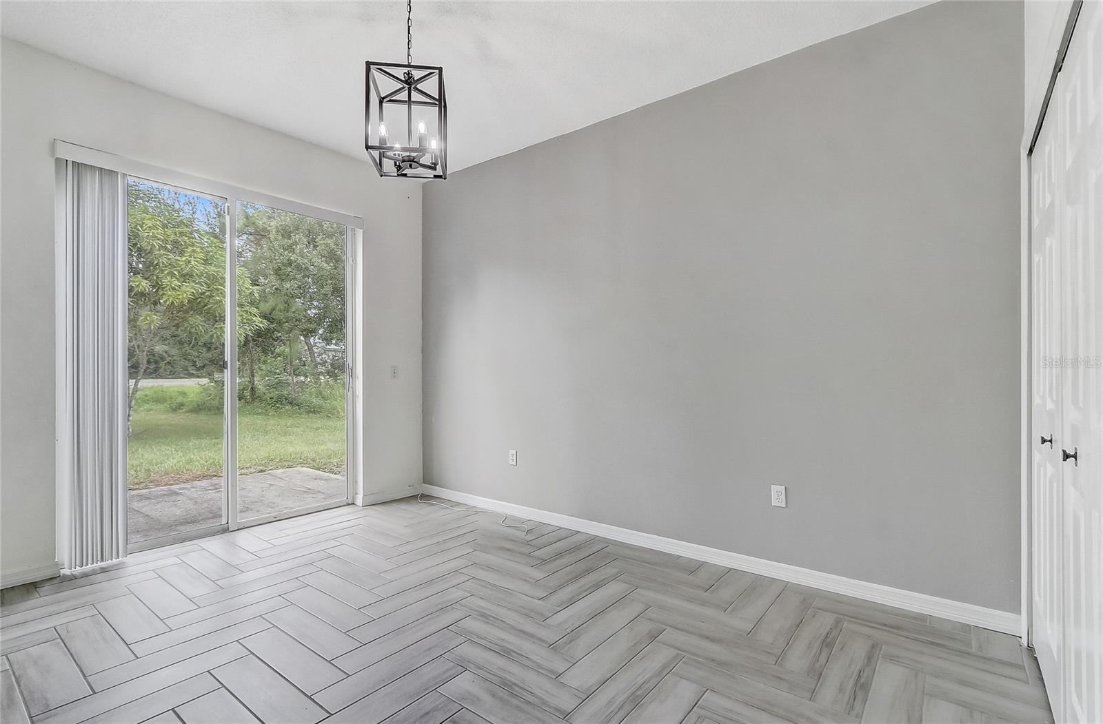 Image 14 of 40 For 1023 Embrun Court