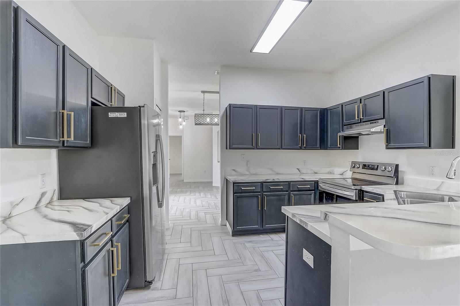 Image 17 of 40 For 1023 Embrun Court