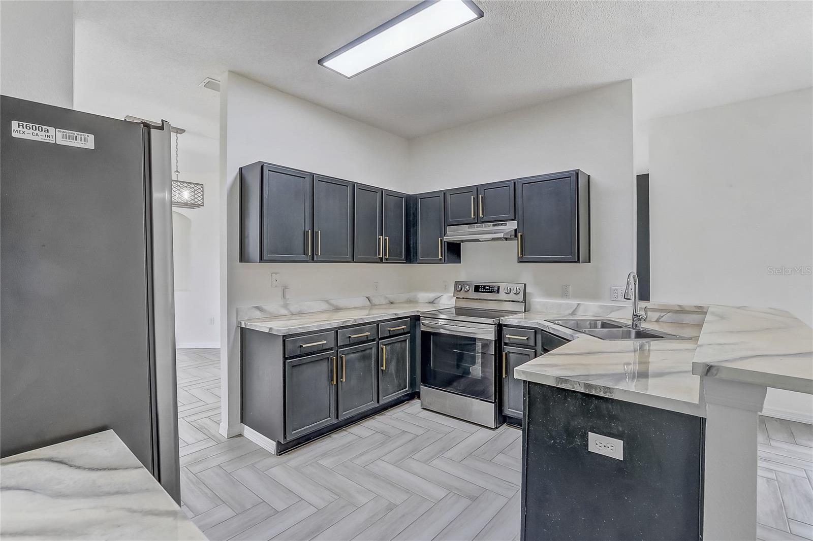 Image 18 of 40 For 1023 Embrun Court