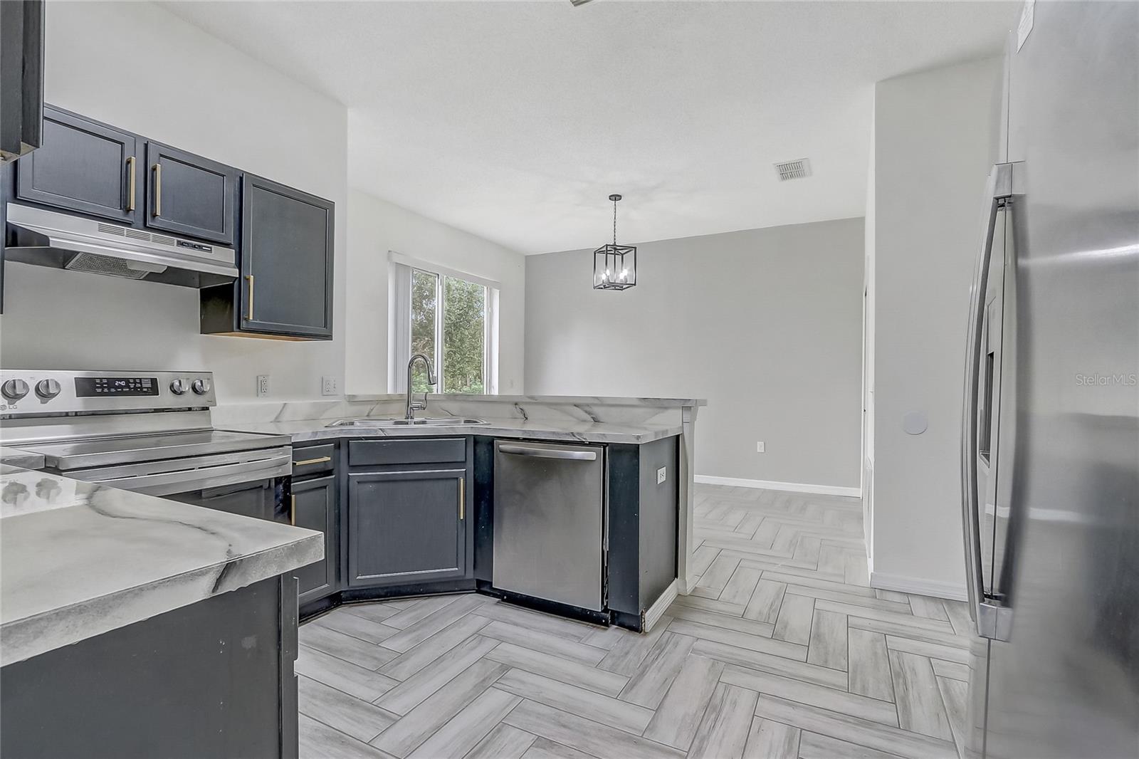 Image 19 of 40 For 1023 Embrun Court