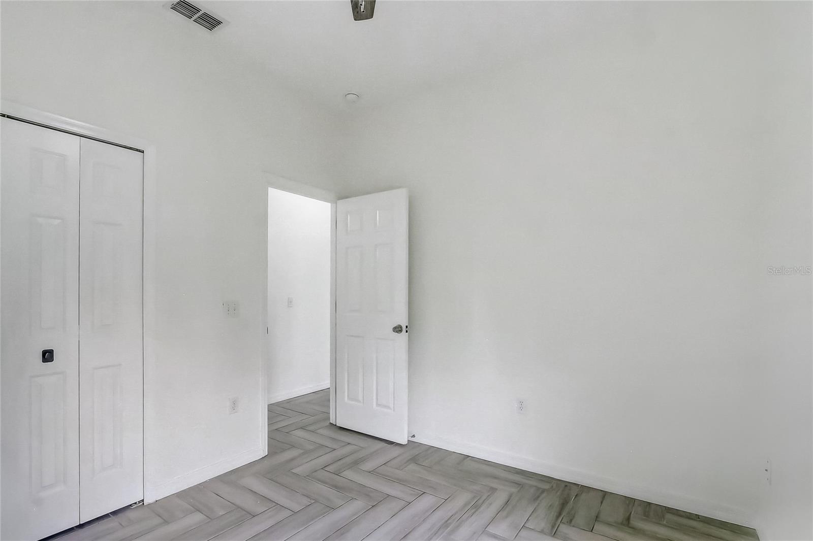 Image 24 of 40 For 1023 Embrun Court