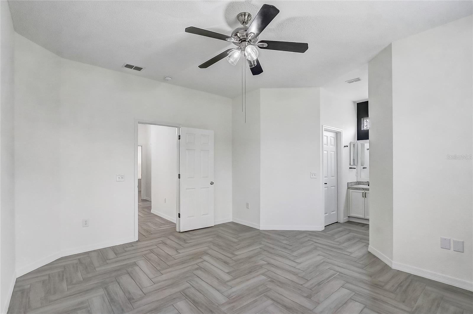 Image 27 of 40 For 1023 Embrun Court