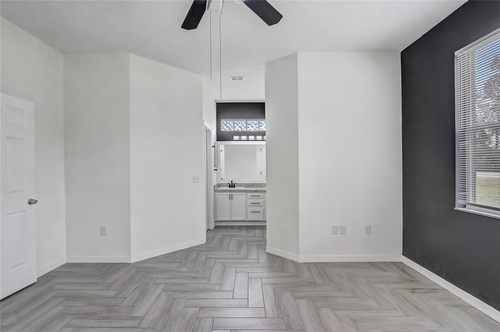 Image 28 of 40 For 1023 Embrun Court