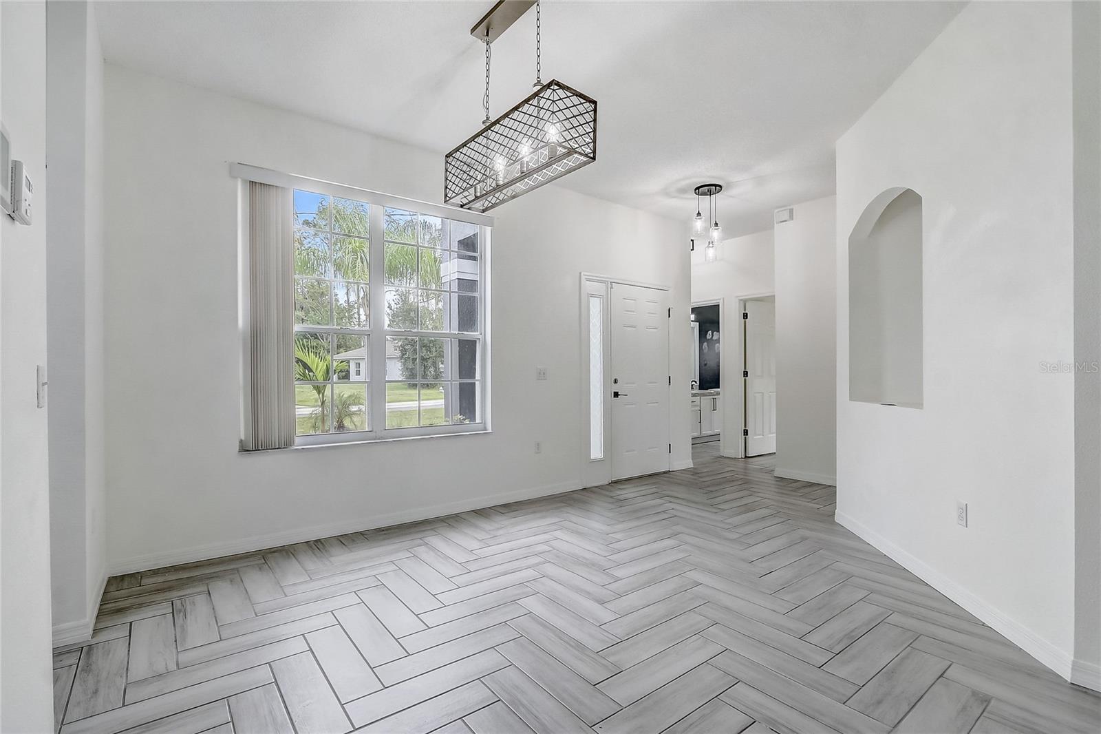 Image 7 of 40 For 1023 Embrun Court