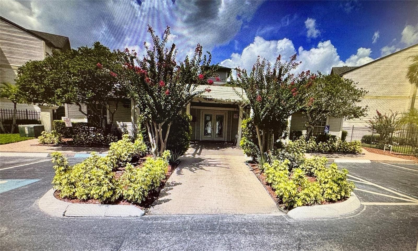 Image 4 of 5 For 1940 Lake Atriums Circle 90