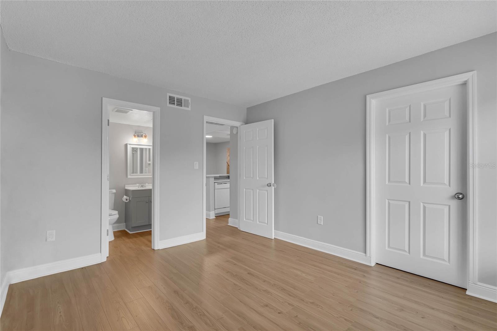 Image 10 of 16 For 596 Orange Drive 153