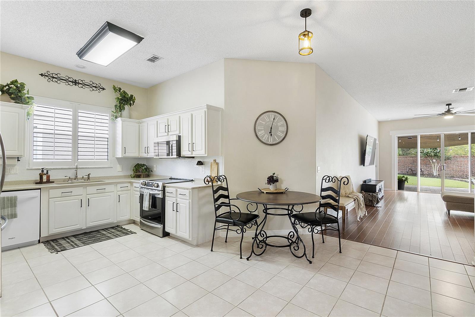 Image 8 of 35 For 3329 Foxcroft Circle