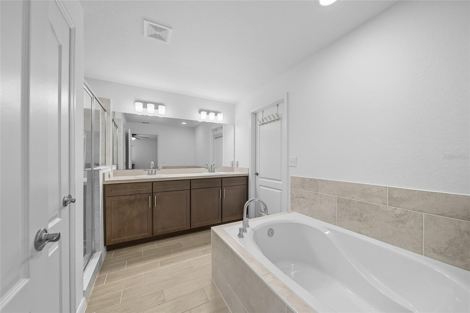 Image 13 of 31 For 4833 Drake Avenue
