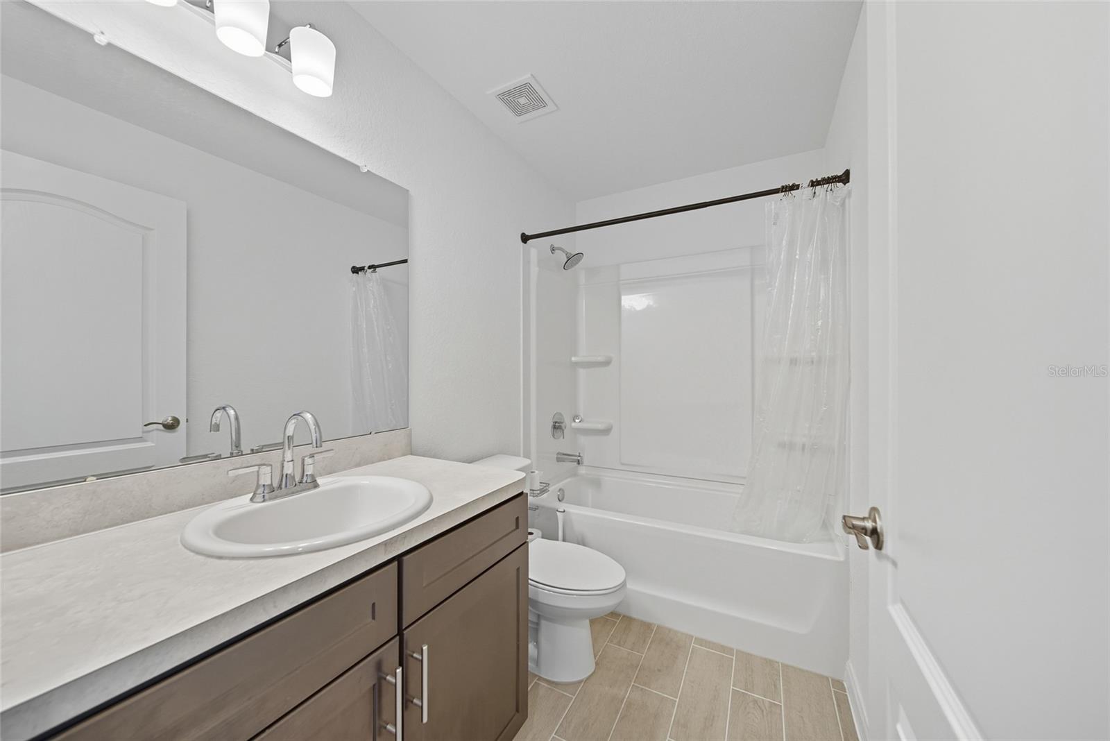 Image 21 of 31 For 4833 Drake Avenue