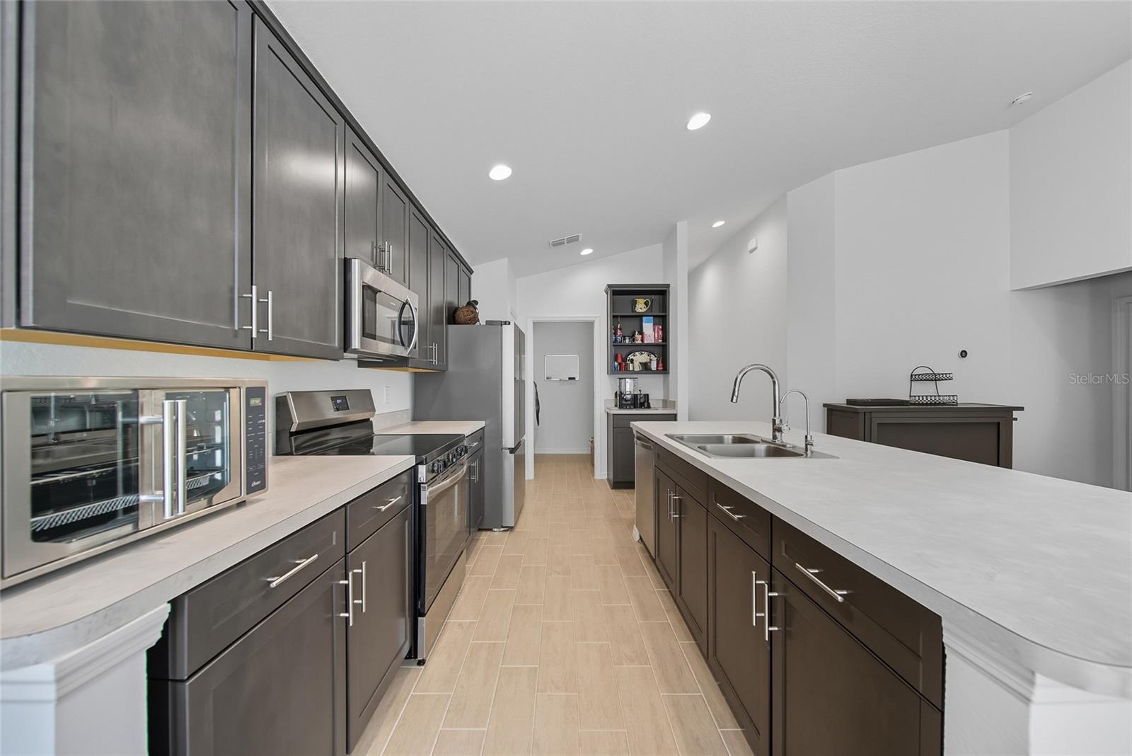 Image 6 of 31 For 4833 Drake Avenue