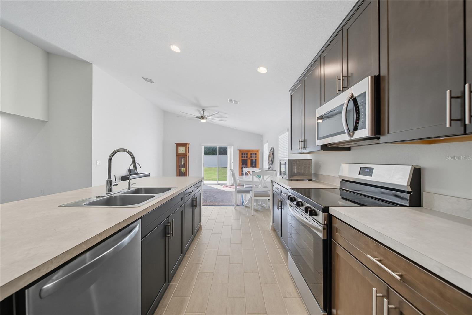 Image 7 of 31 For 4833 Drake Avenue