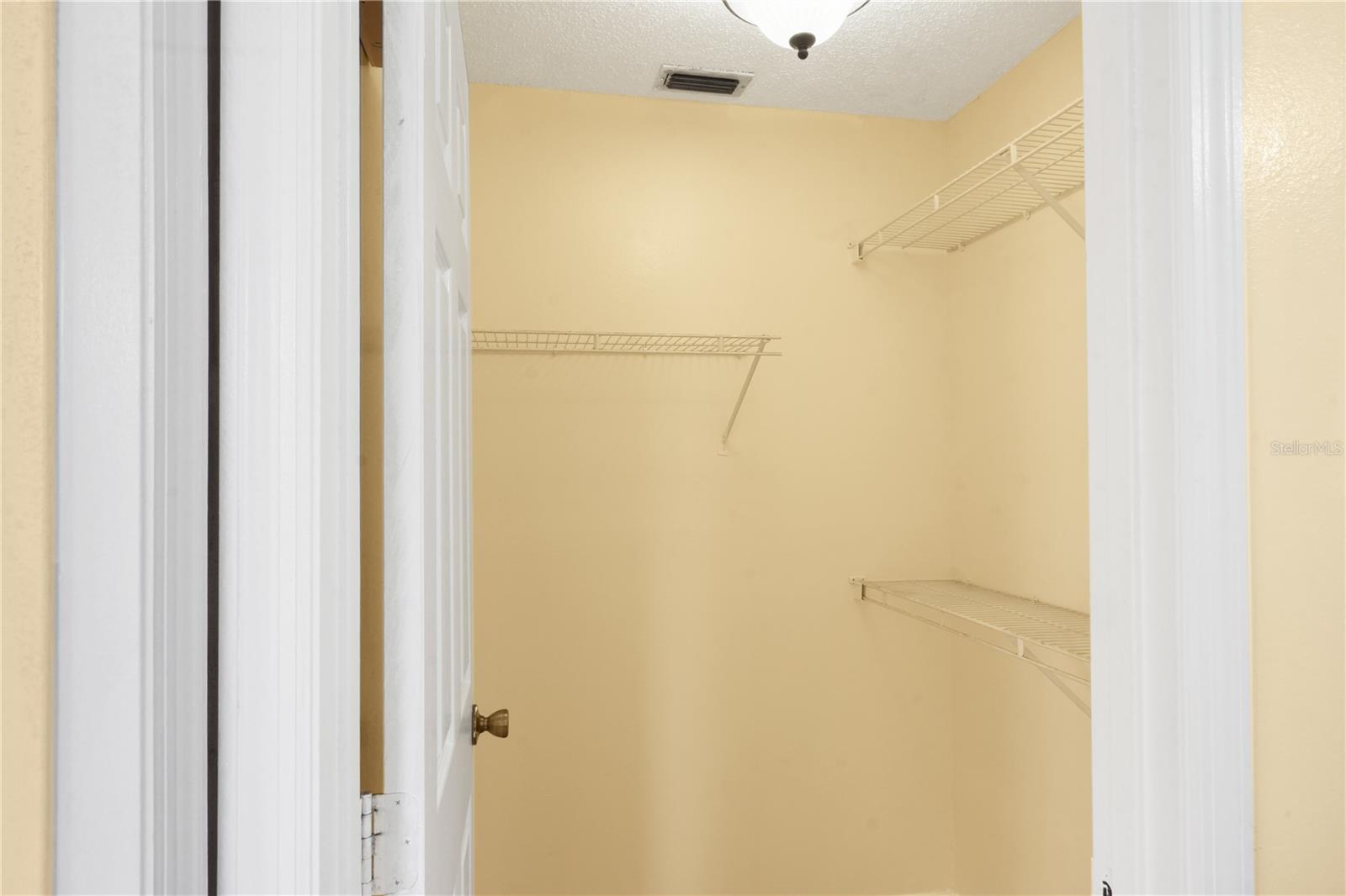 Image 11 of 22 For 126 Weathersfield Avenue