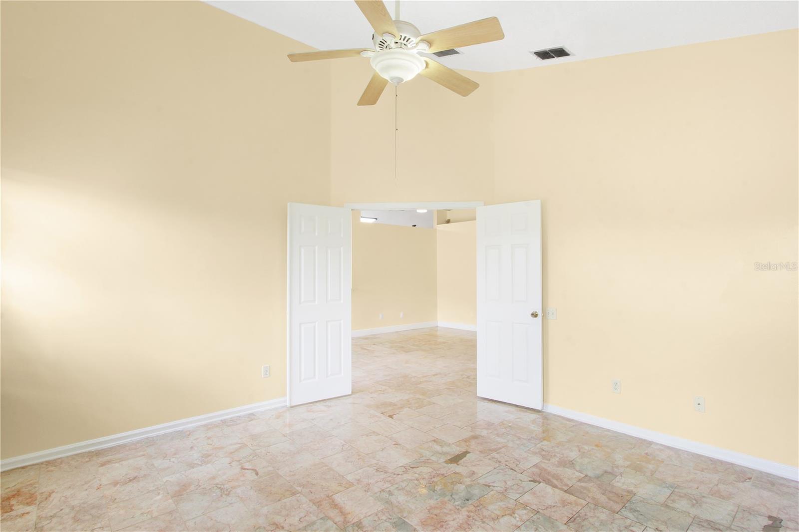 Image 12 of 22 For 126 Weathersfield Avenue