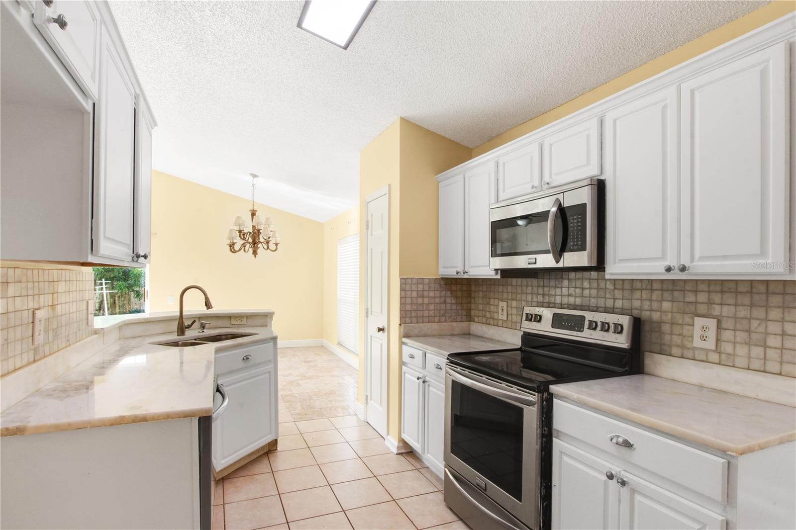 Image 5 of 22 For 126 Weathersfield Avenue
