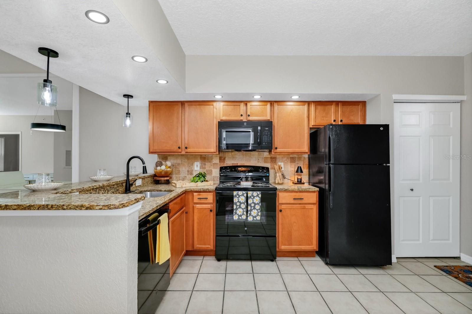 Image 22 of 54 For 2954 Sadina Street 201