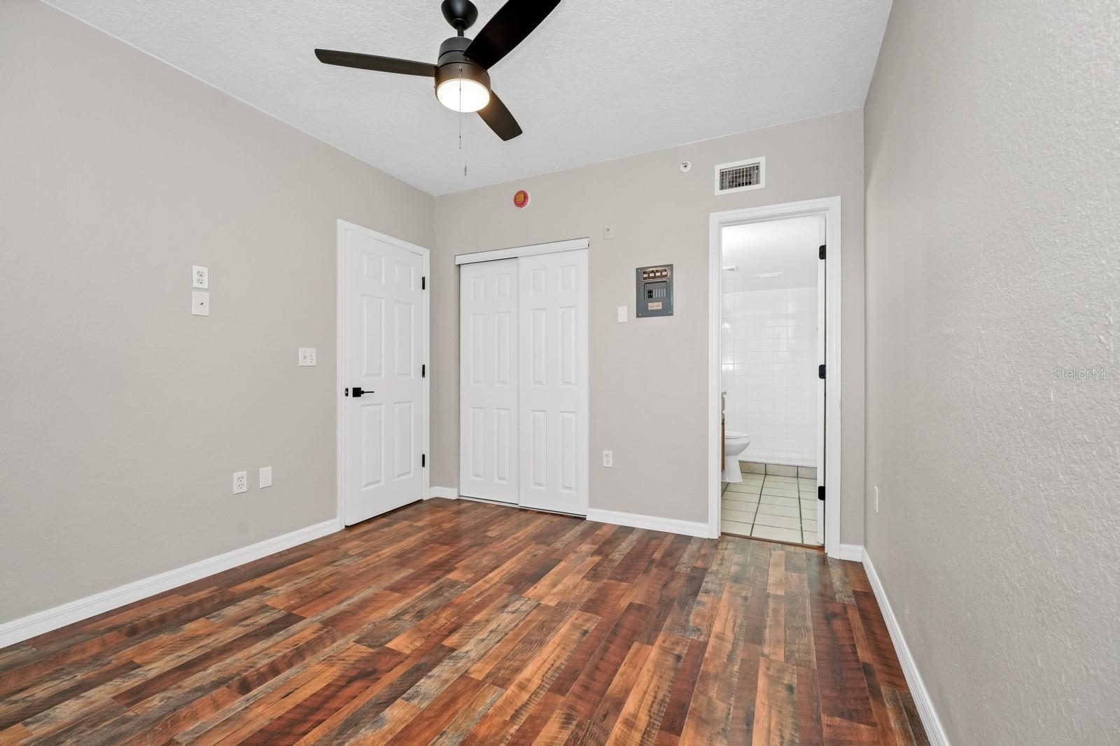 Image 29 of 54 For 2954 Sadina Street 201