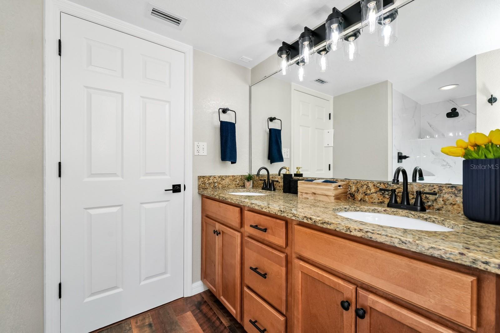 Image 33 of 54 For 2954 Sadina Street 201