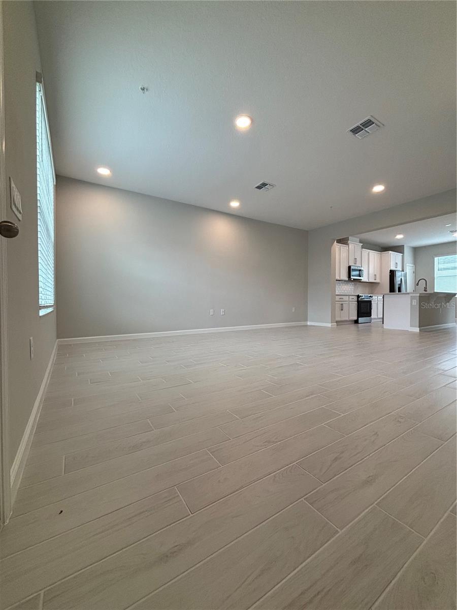 Image 3 of 32 For 660 Pothos Street