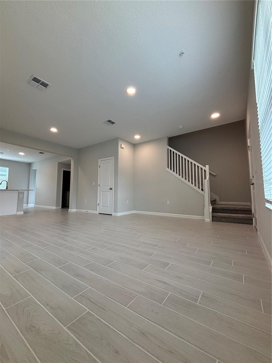 Image 4 of 32 For 660 Pothos Street