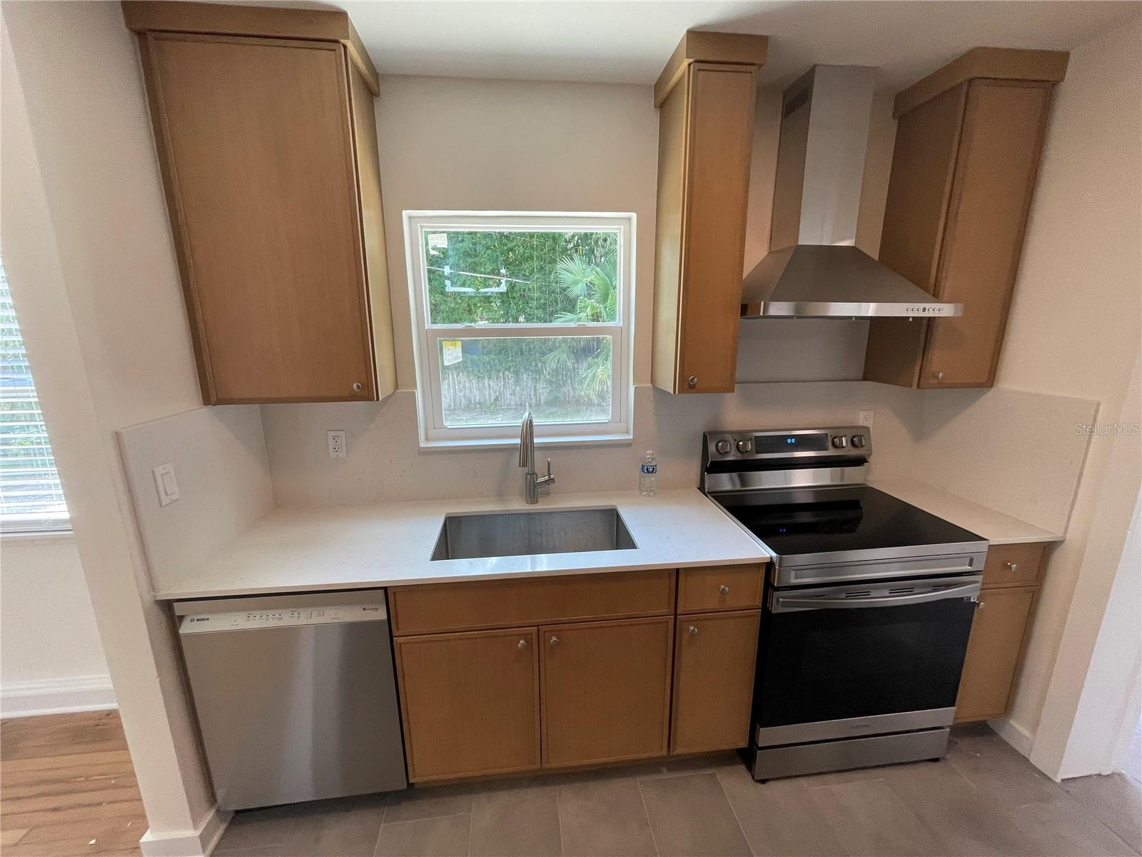 Image 3 of 14 For 2210 E Anderson Street