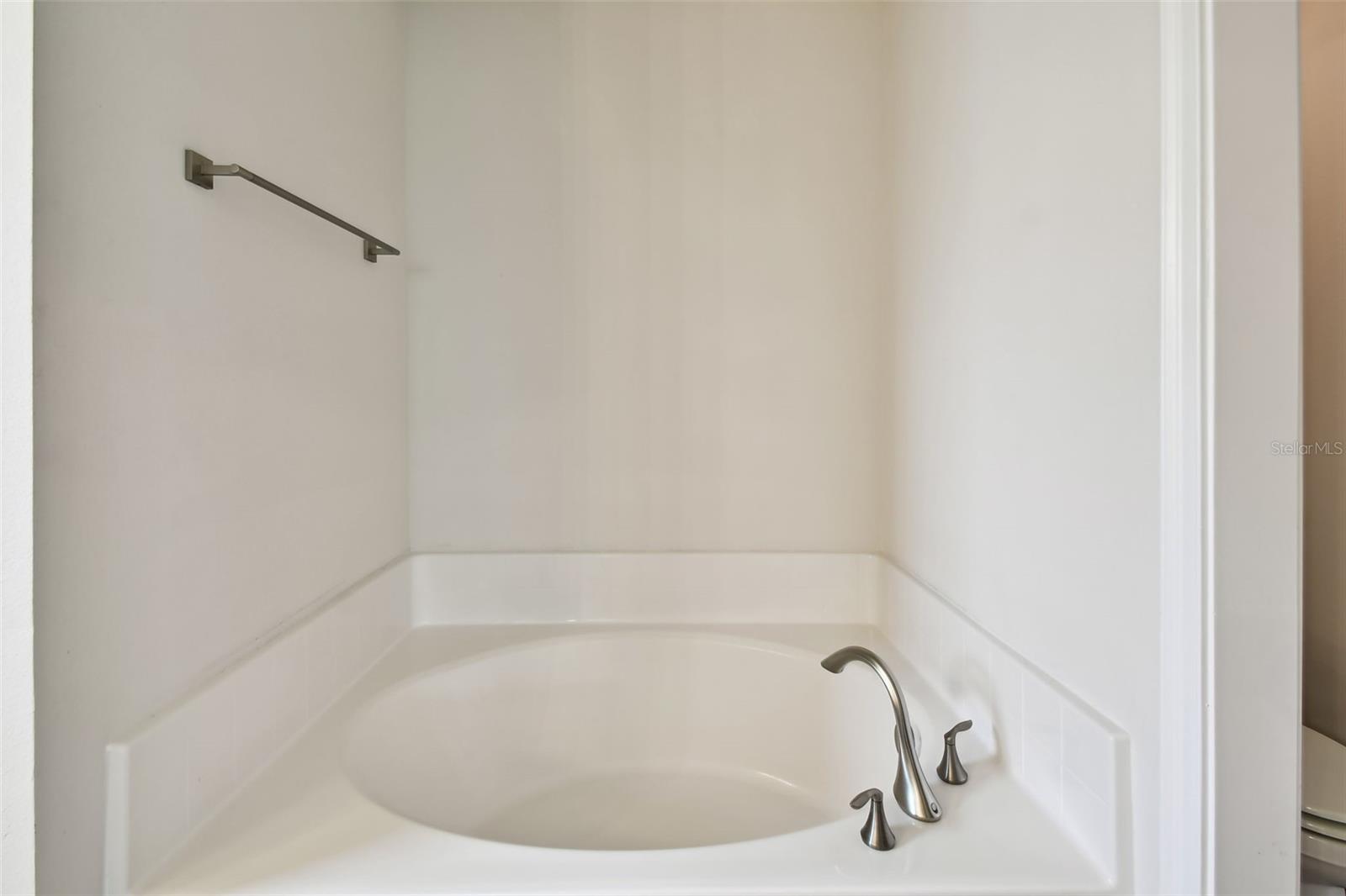 Image 23 of 43 For 360 Cimarron Court