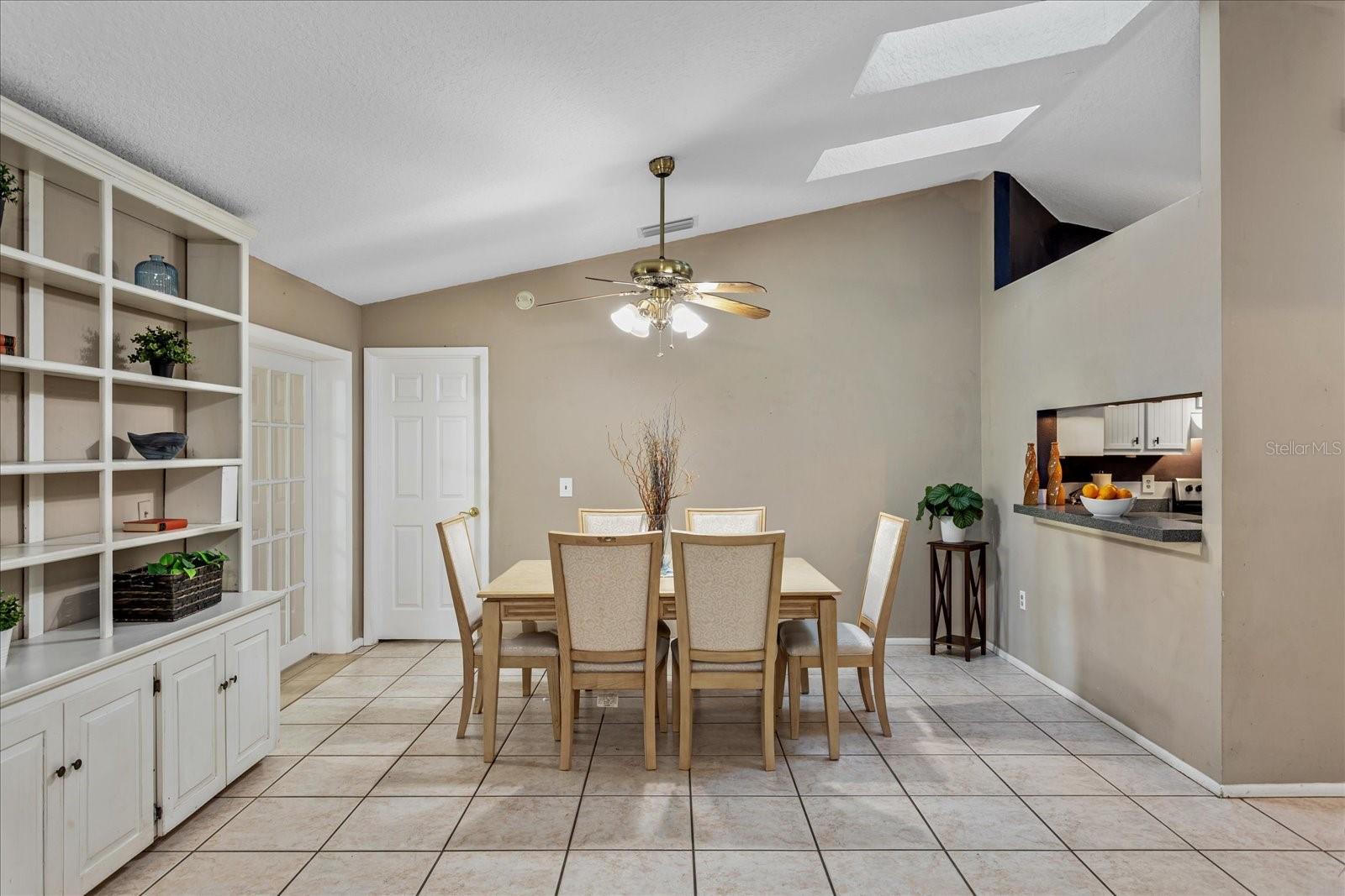 Image 16 of 40 For 942 Cinnamon Court
