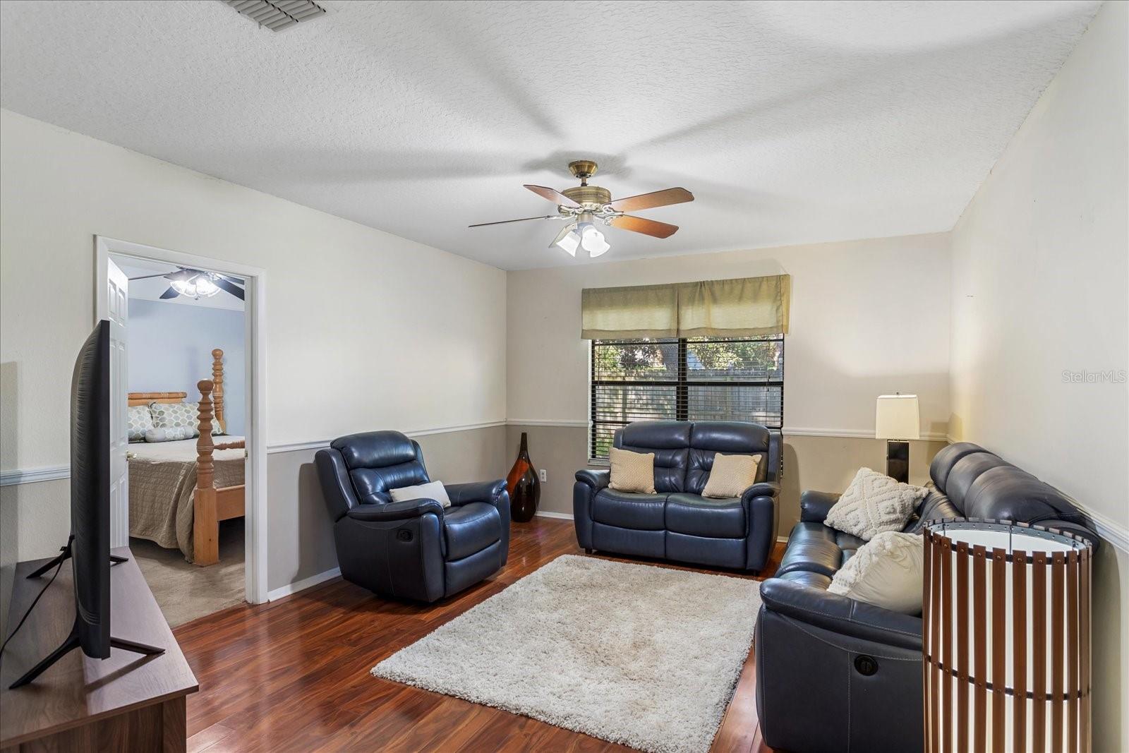 Image 18 of 40 For 942 Cinnamon Court