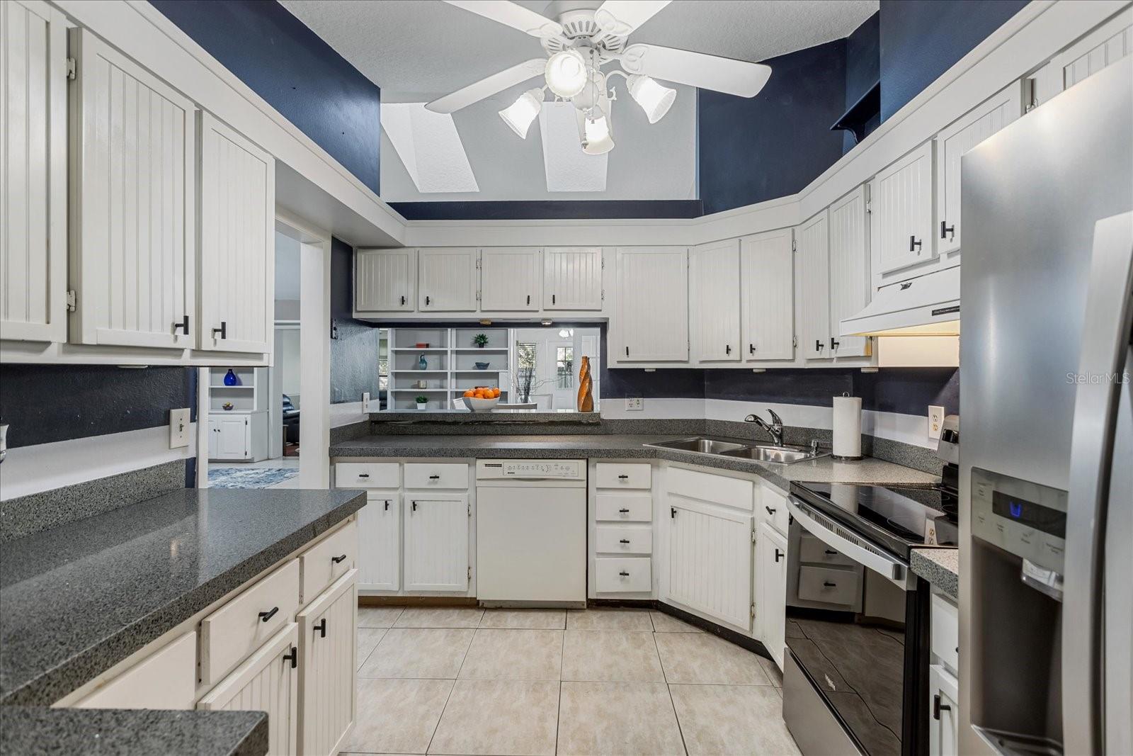 Image 9 of 40 For 942 Cinnamon Court