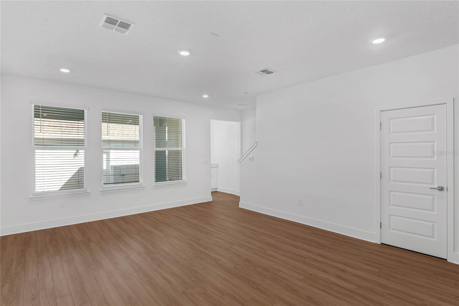 Image 7 of 52 For 15209 Summer Harvest Street