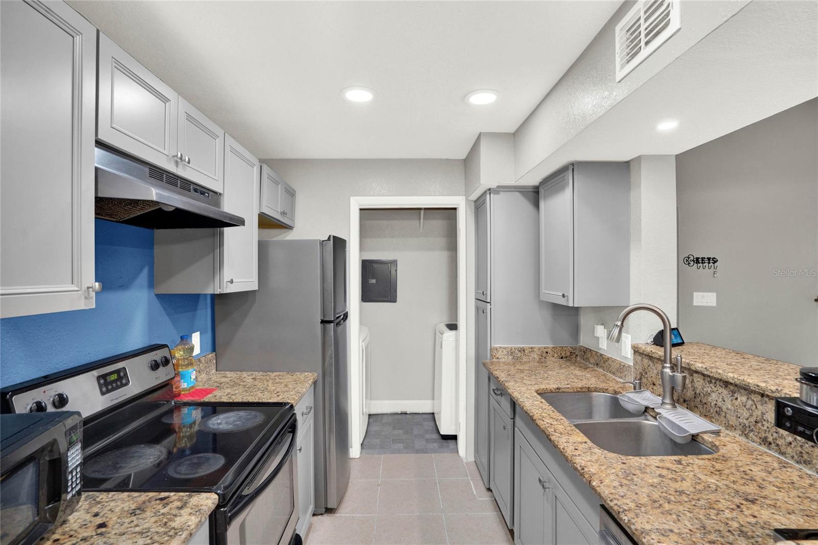 Image 10 of 35 For 5545 Devonbriar Way I201