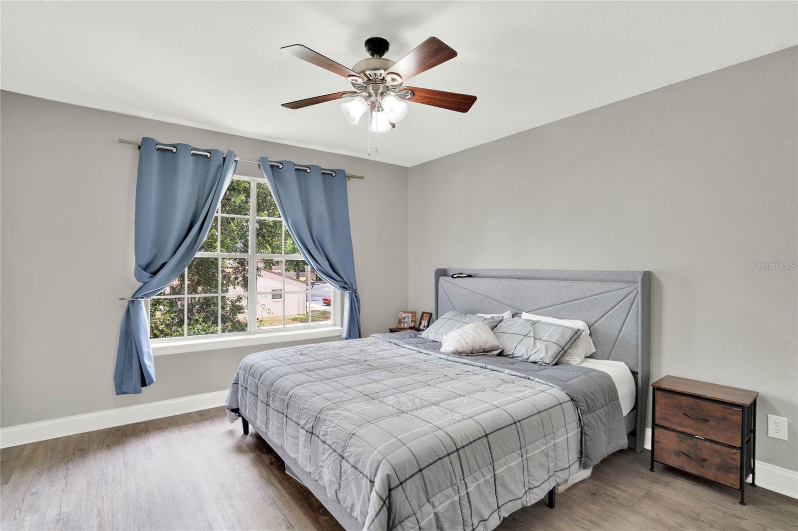 Image 15 of 35 For 5545 Devonbriar Way I201