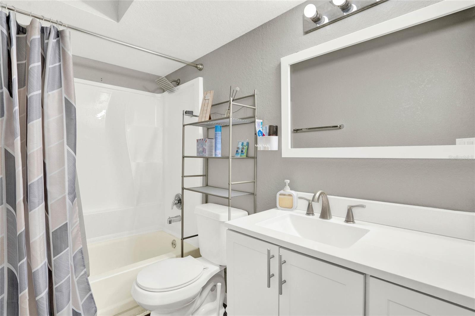 Image 17 of 35 For 5545 Devonbriar Way I201