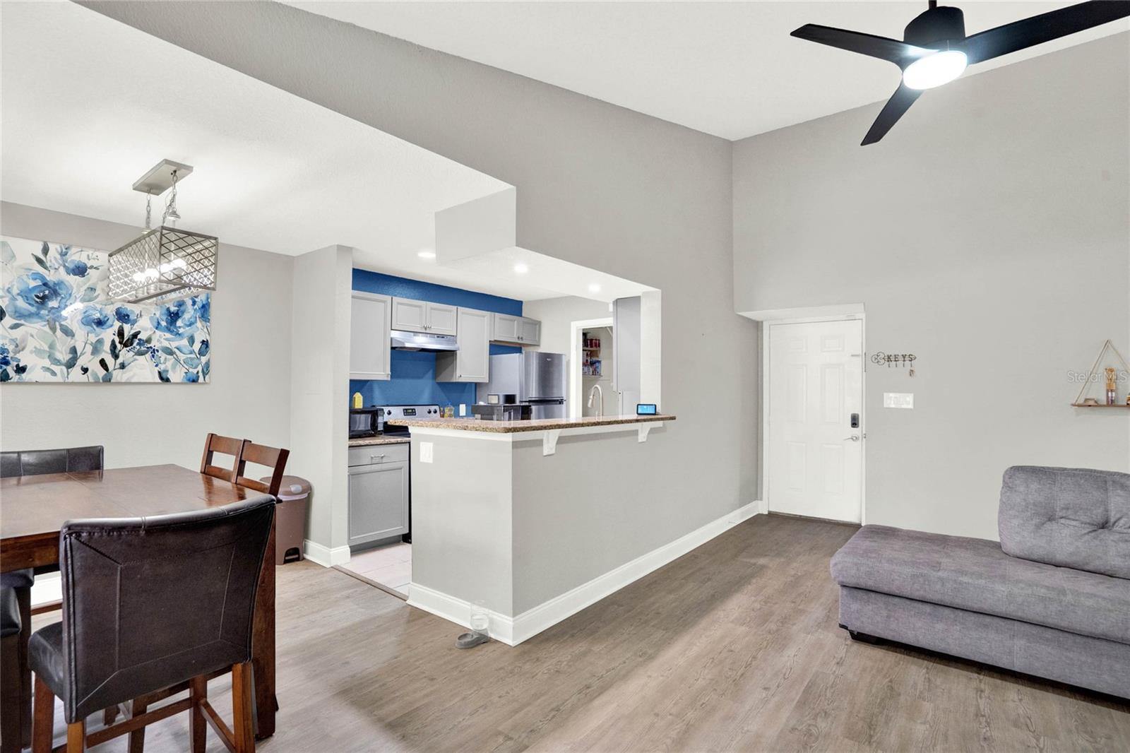 Image 4 of 35 For 5545 Devonbriar Way I201