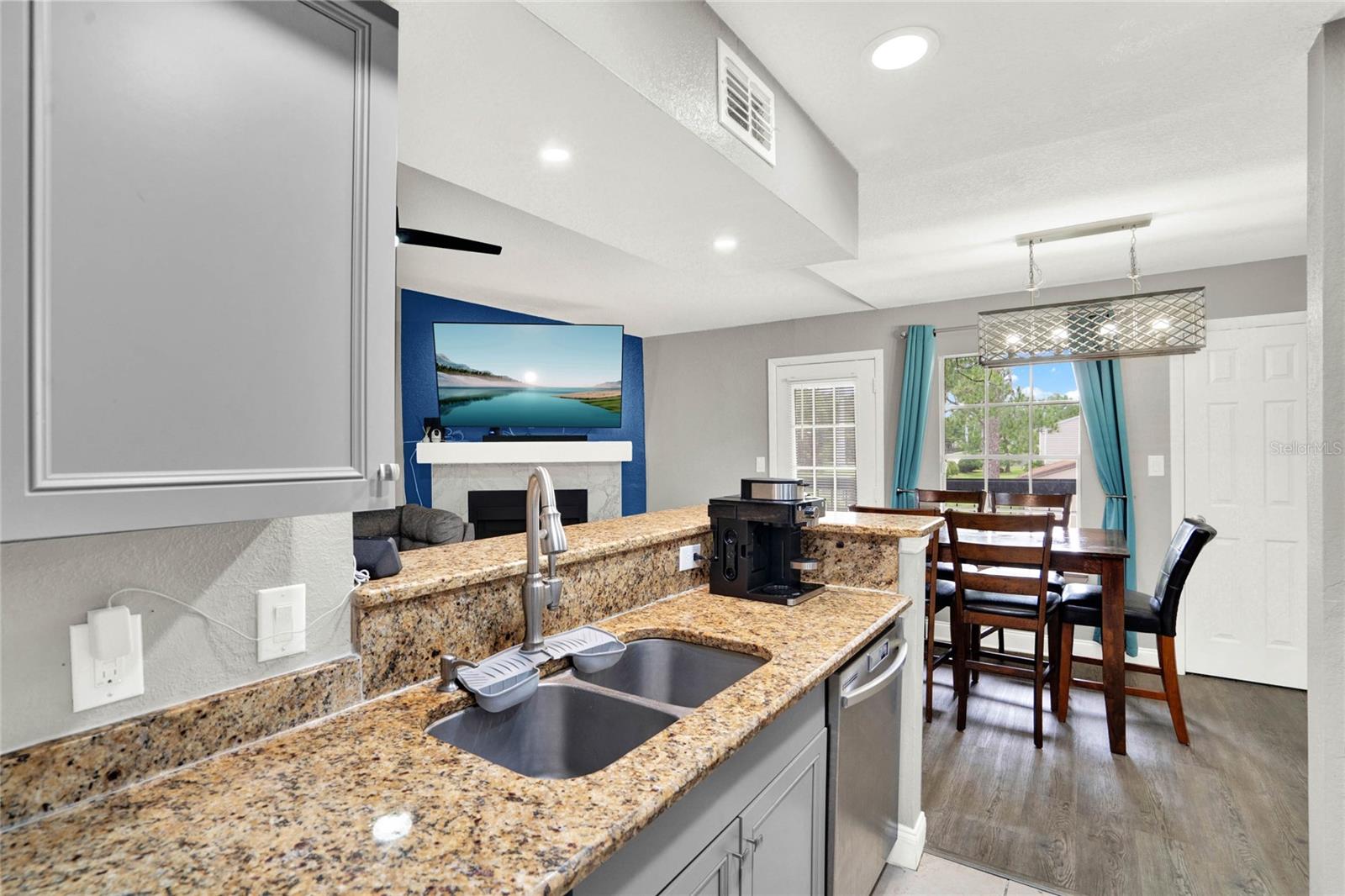 Image 8 of 35 For 5545 Devonbriar Way I201