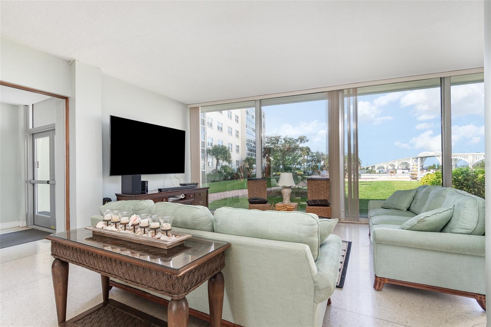 Image 14 of 25 For 1224 Peninsula Drive 511