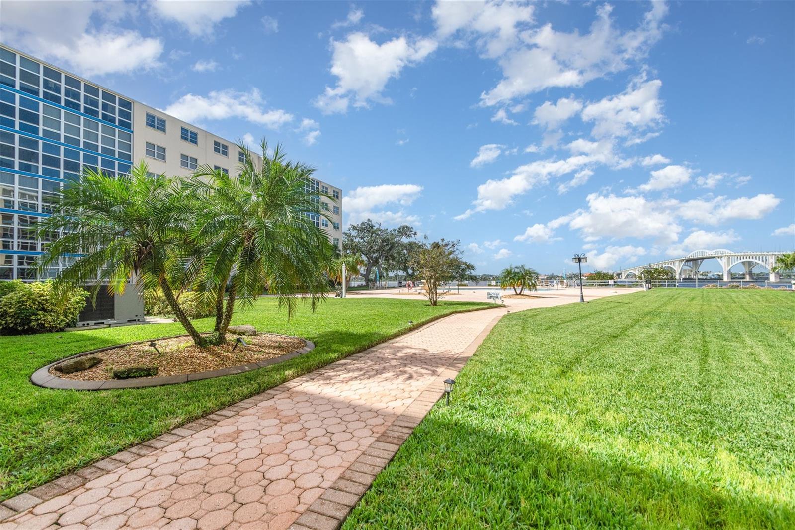 Image 17 of 25 For 1224 Peninsula Drive 511