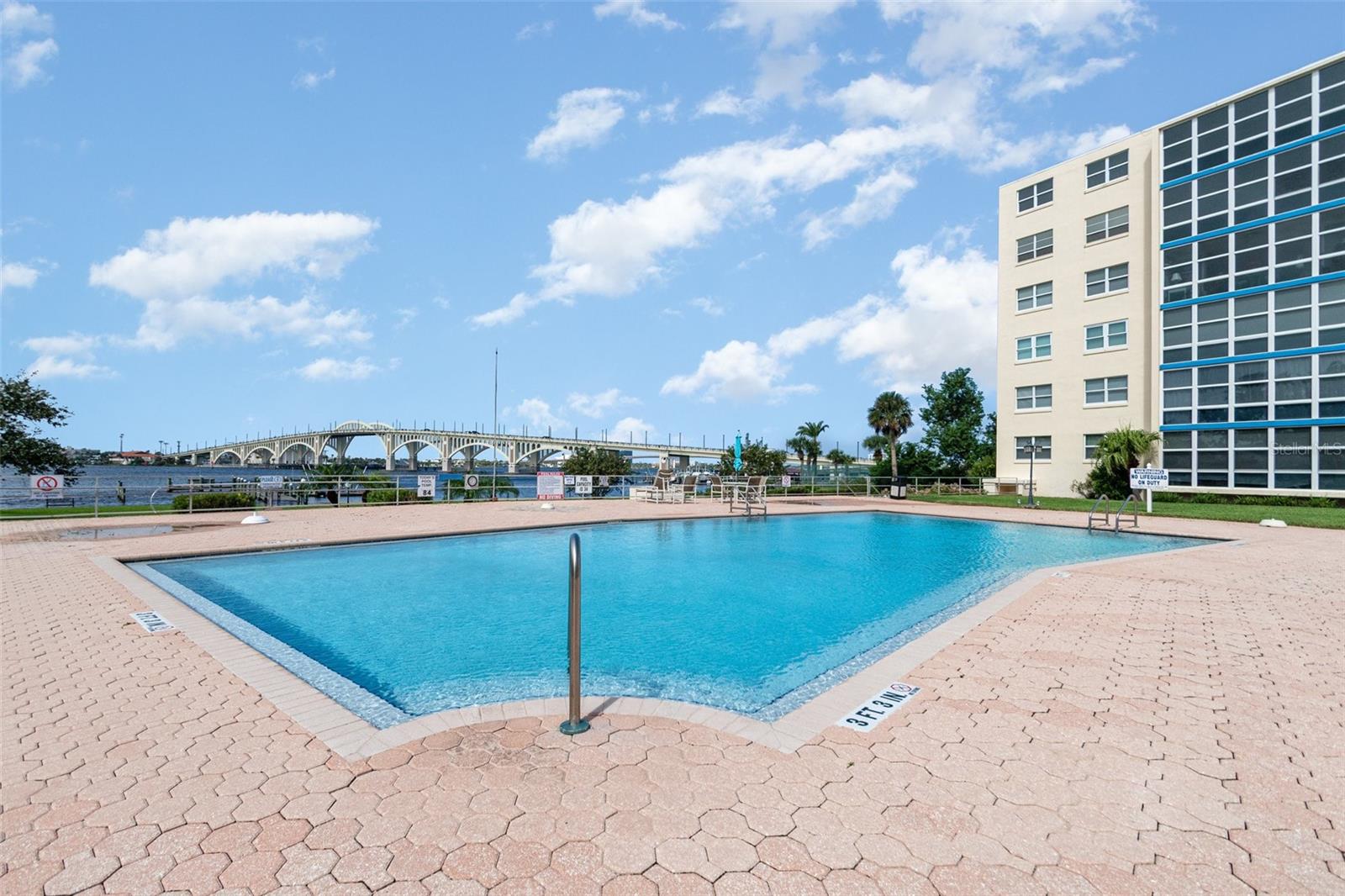 Image 19 of 25 For 1224 Peninsula Drive 511