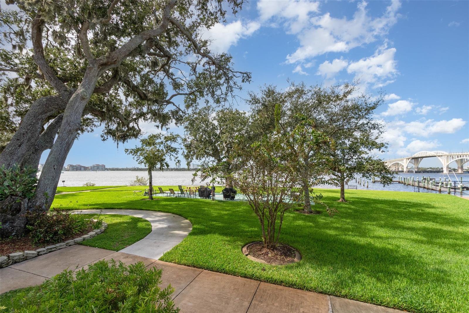 Image 21 of 25 For 1224 Peninsula Drive 511