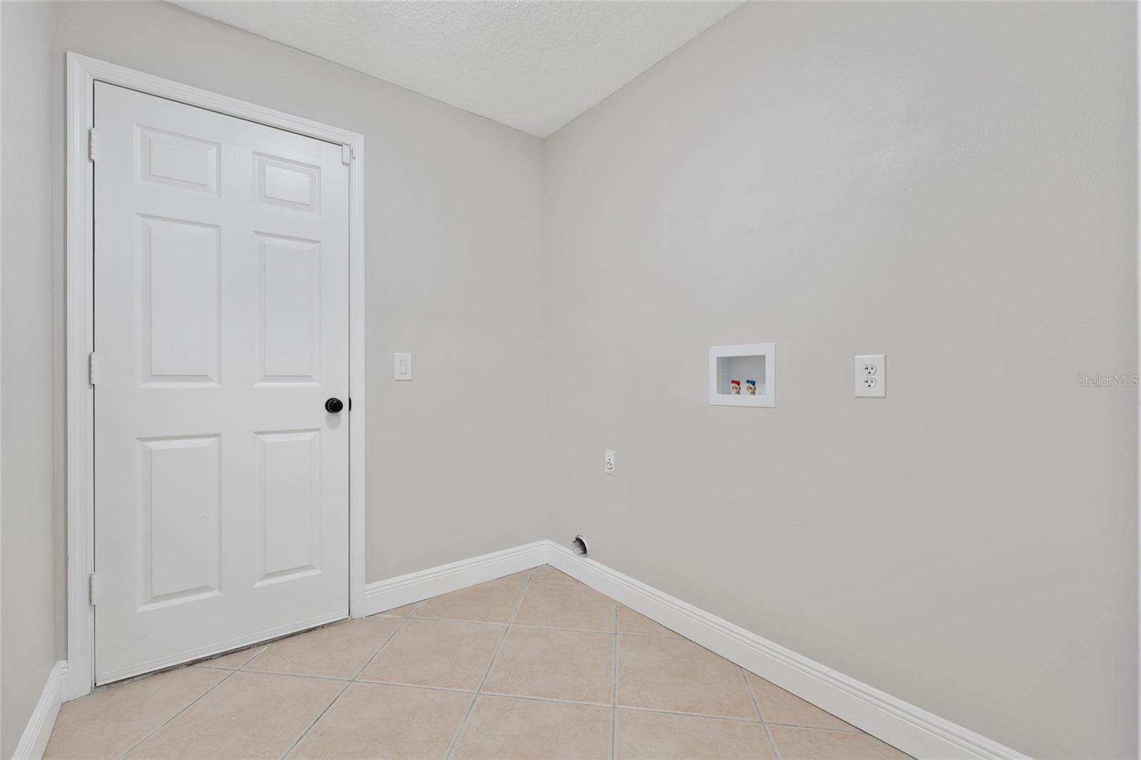 Image 22 of 29 For 2546 Alclobe Circle