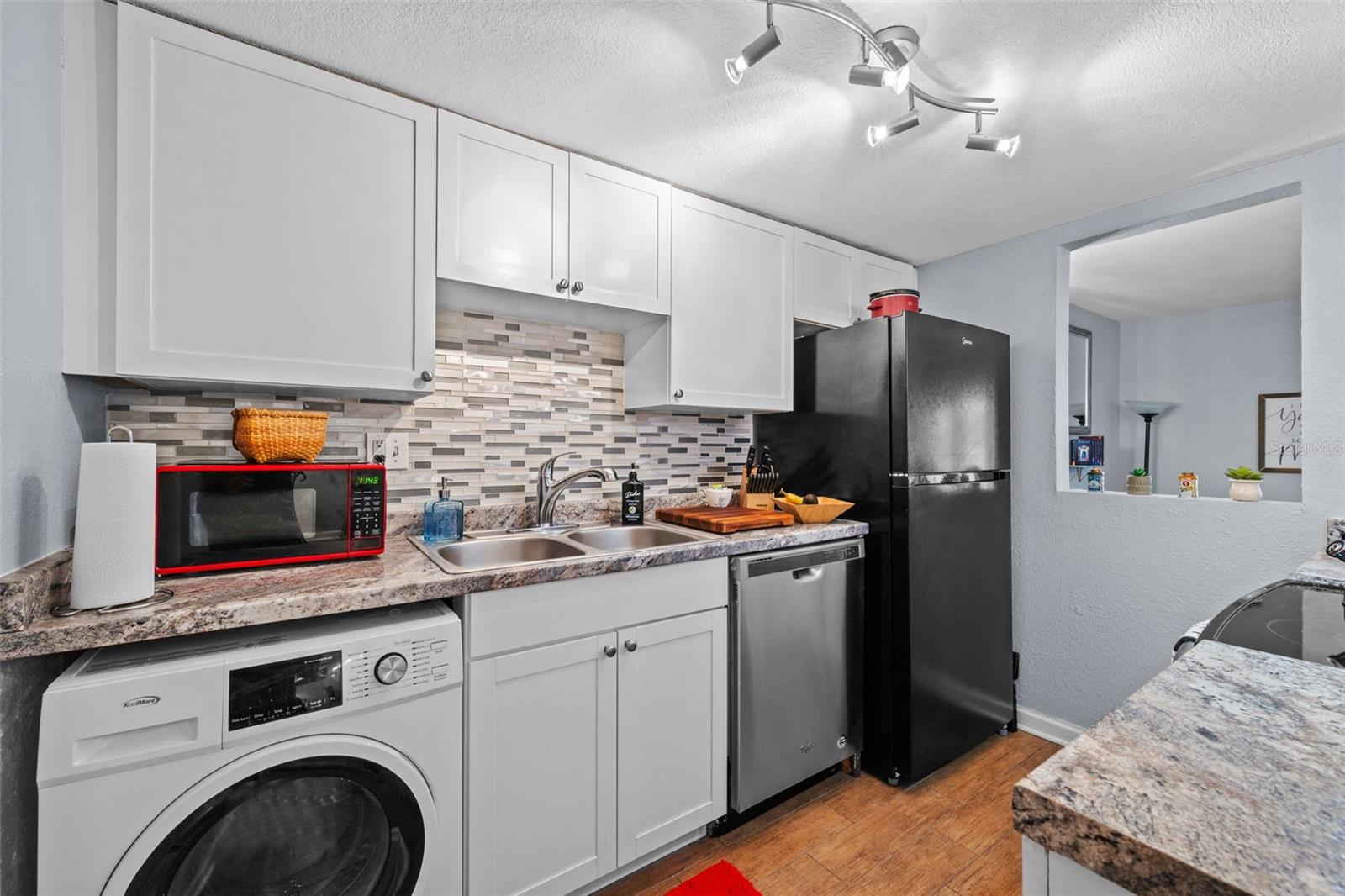 Image 19 of 42 For 754 Michigan Street 183