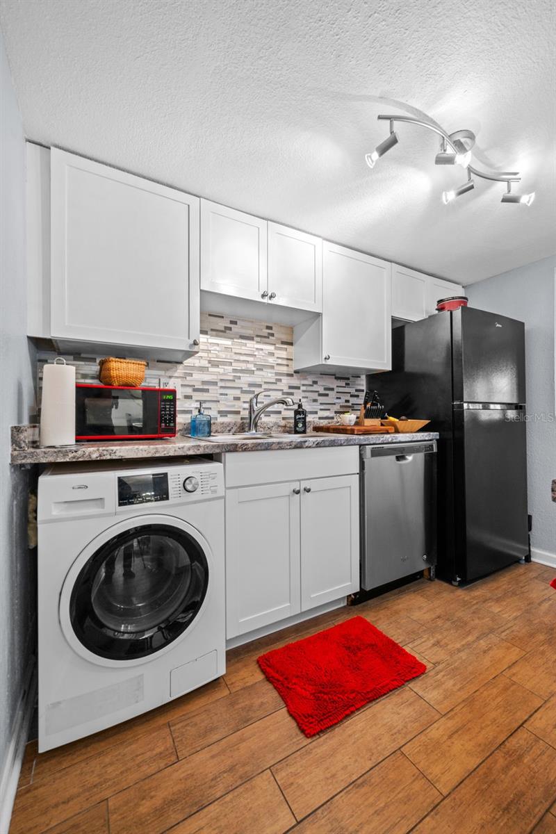 Image 21 of 42 For 754 Michigan Street 183