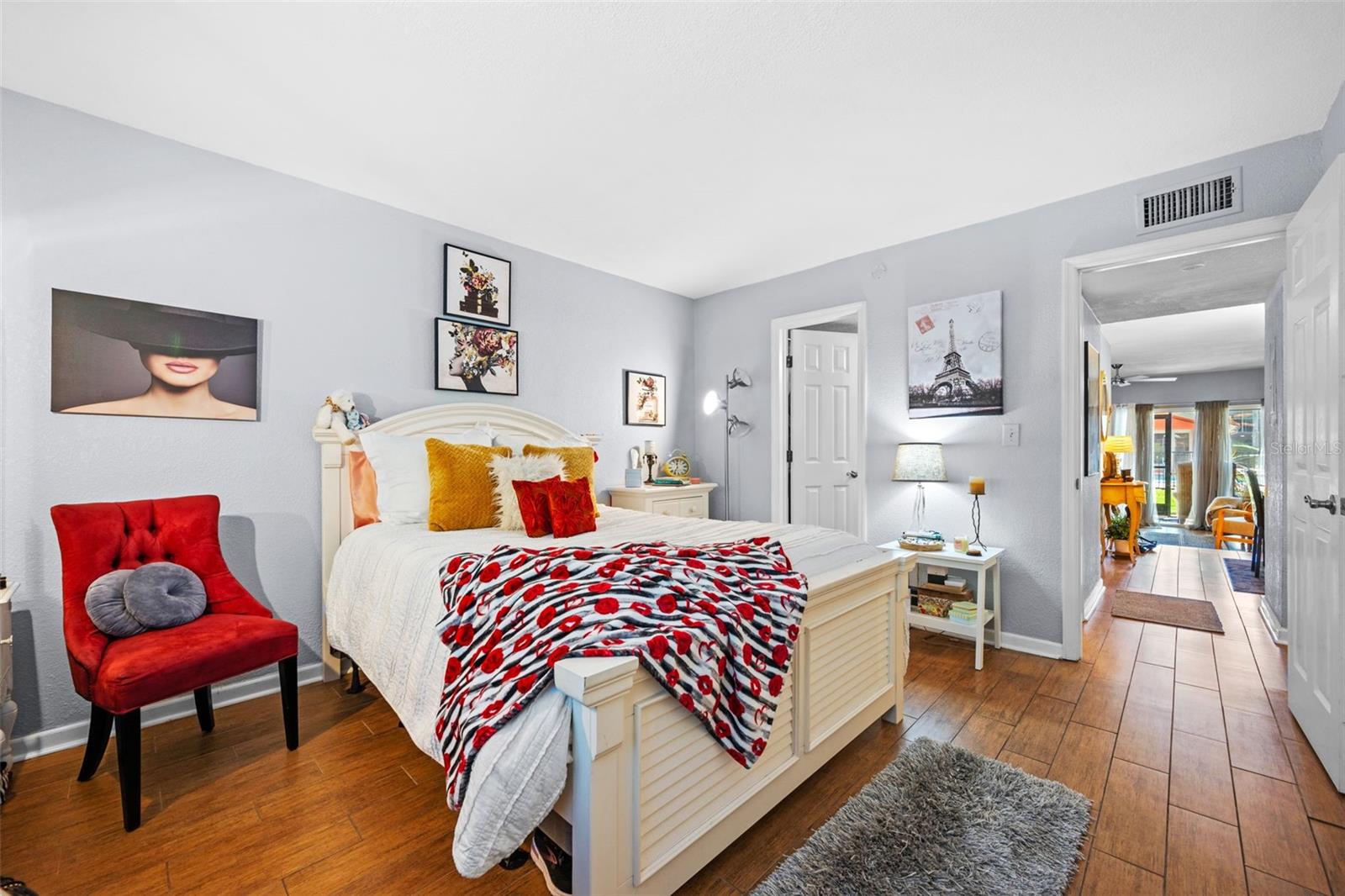 Image 23 of 42 For 754 Michigan Street 183