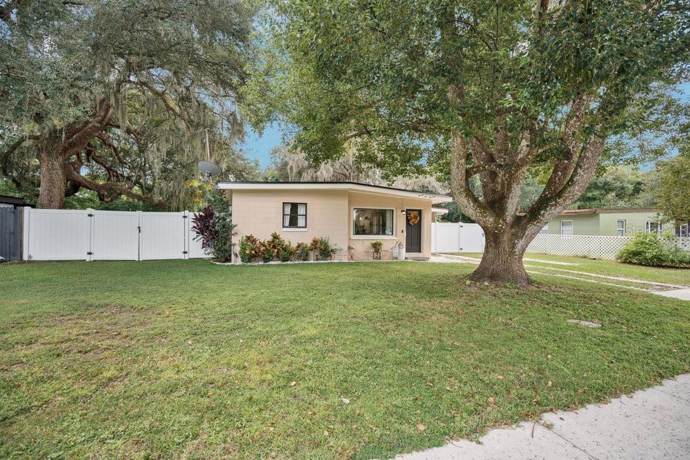 Image 3 of 43 For 11600 Bacon Street