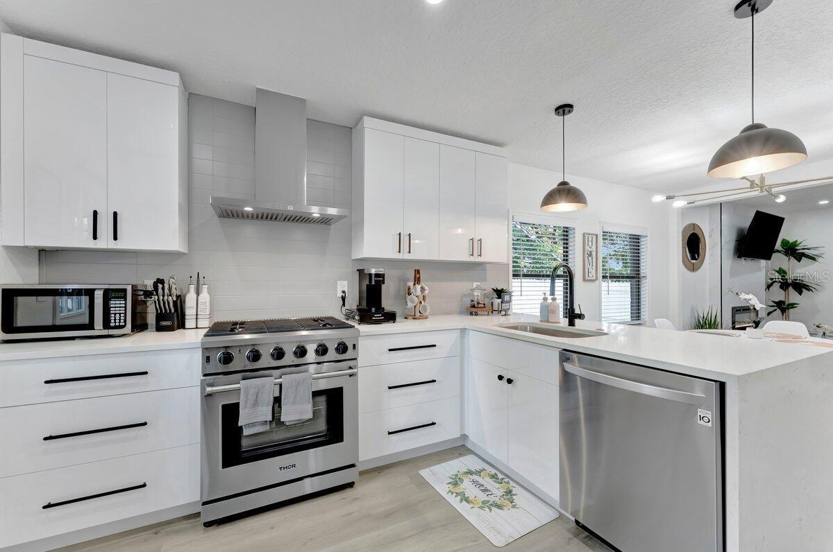 Image 18 of 33 For 2925 24th Street N