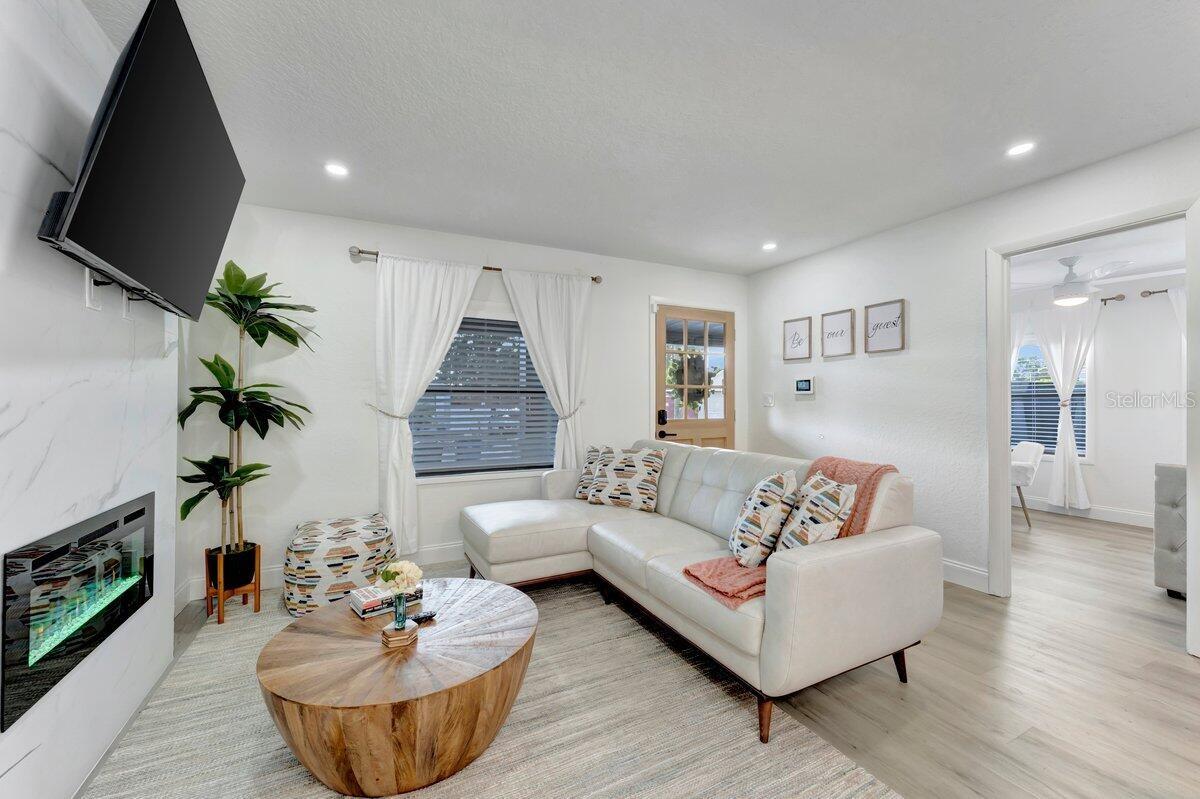 Image 21 of 33 For 2925 24th Street N