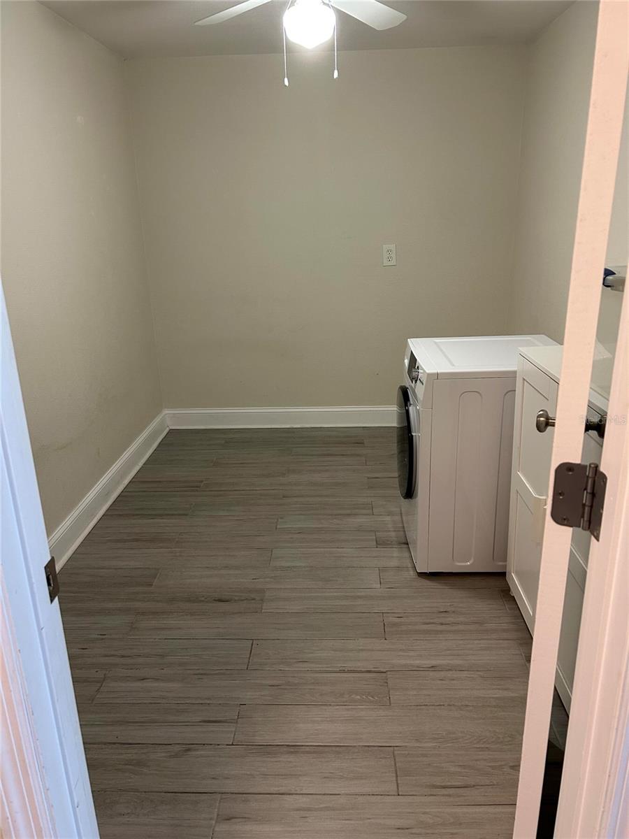 Image 17 of 18 For 4611 Fig Street 204