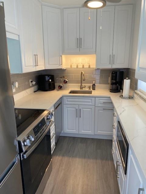 Image 15 of 22 For 640 Park Avenue N 26